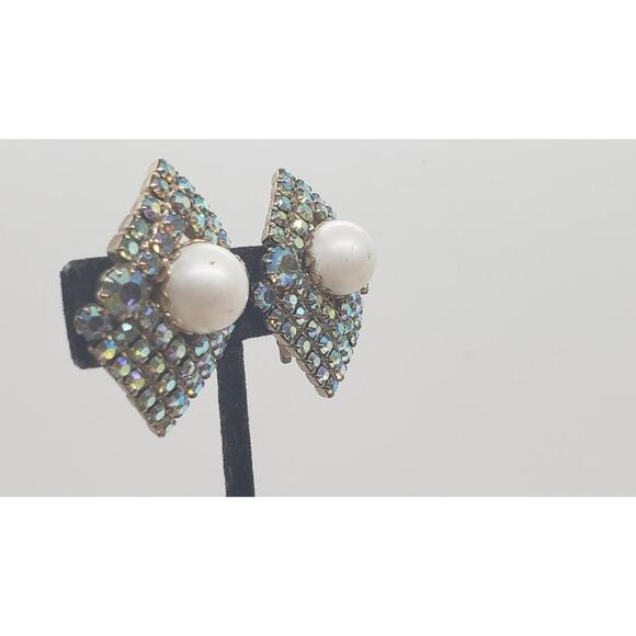 Vintage AB Aurora Borealis Rhinestone Clip On Earrings Faux Pearl Center 50s 60s - Picture 7 of 13